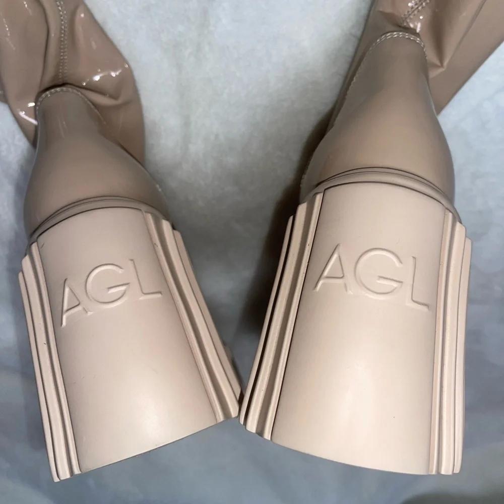 AGL Tiggy Stretch Patent Bootie NWOT
